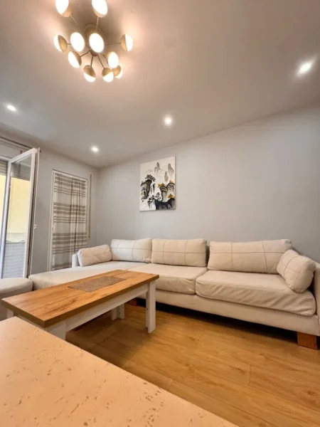 Tirane, jepet me qera apartament 2+1 , 110 m² 900 € (Liqeni i Thate)