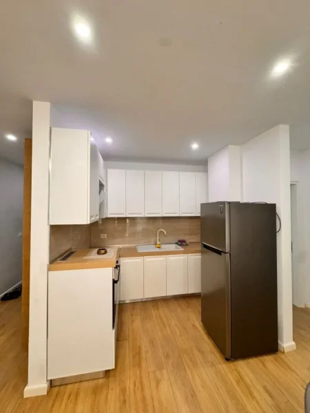 Tirane, jepet me qera apartament 2+1 , 110 m² 900 € (Liqeni i Thate)