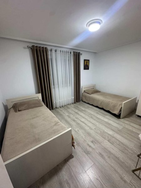 Tirane, jepet me qera apartament 2+1 Kati 2, 74 m² 500 € (Rruga Xhanfize Keko)