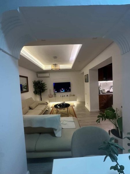 Tirane, jepet me qera apartament 2+1 Kati 2, 74 m² 500 € (Rruga Xhanfize Keko)
