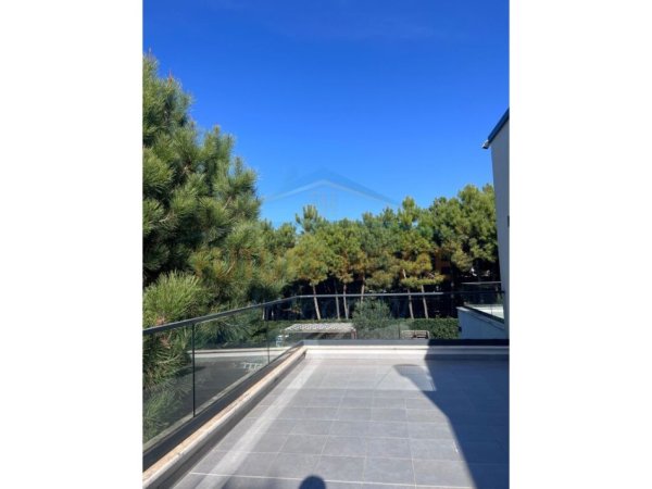 Durres, jepet me qera Vile Kati 1, 300 m² 7.500 € 