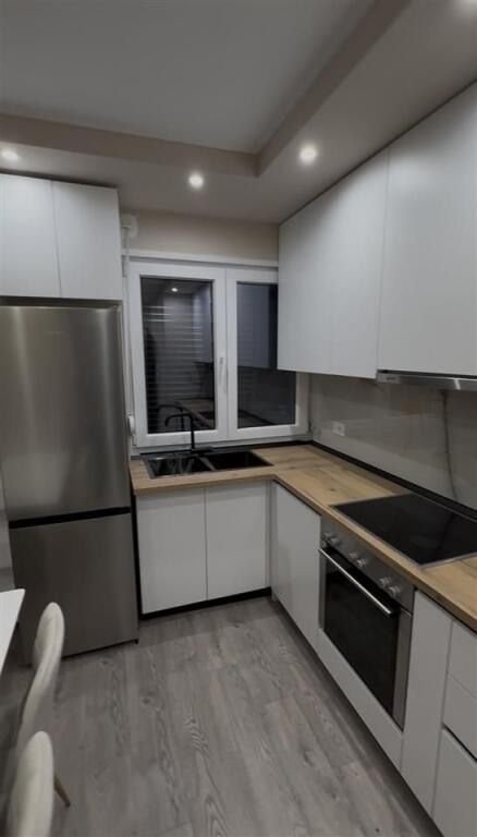 Tirane, jepet me qera apartament 1+1 Kati 6, 67 m² 650 € (Rr. Jordan Misja)