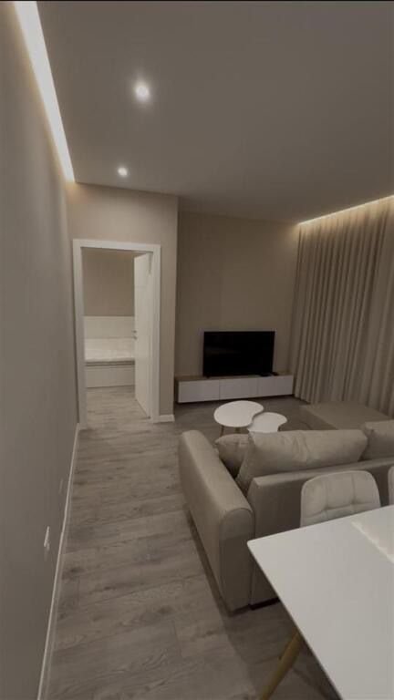 Tirane, jepet me qera apartament 1+1 Kati 6, 67 m² 650 € (Rr. Jordan Misja)