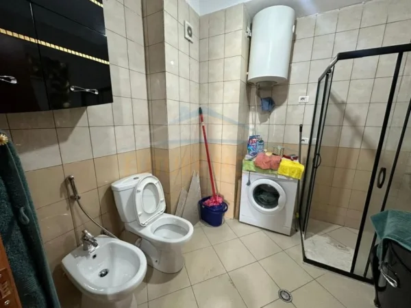 Tirane, shitet apartament 1+1+Ballkon Kati 3, 69 m² 120.000 € (Stacioni i Trenit)