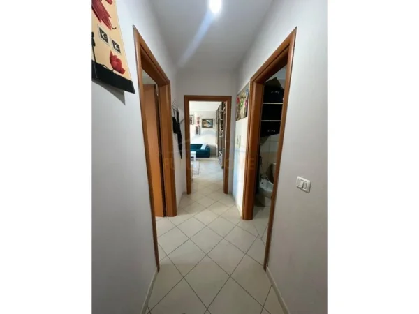 Tirane, shitet apartament 1+1+Ballkon Kati 3, 69 m² 120.000 € (Stacioni i Trenit)