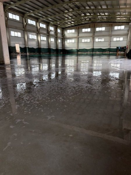 Tirane, jepet me qera magazine , 1.500 m² 6.000 € (Autostrada Tirane-Durres)