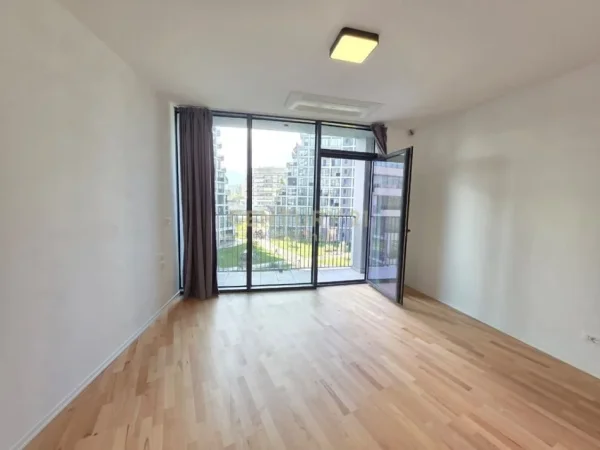 Tirane, jepet me qera zyre Kati 3, 158 m² 1.850 € (Lake View Residence)