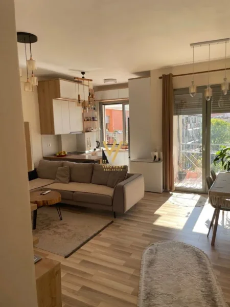 Tirane, jepet me qera apartament 2+1+Ballkon Kati 7, 107 m² 750 € (PORCELAN)