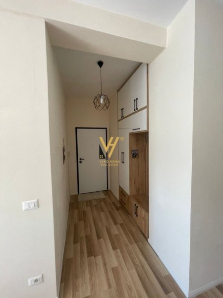 Tirane, jepet me qera apartament 2+1+Ballkon Kati 7, 107 m² 750 € (PORCELAN)
