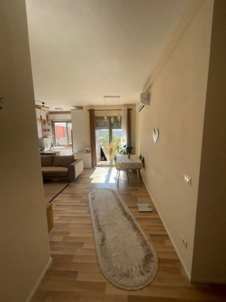 Tirane, jepet me qera apartament 2+1+Ballkon Kati 7, 107 m² 750 € (PORCELAN)