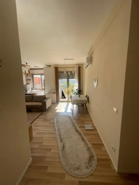 Tirane, jepet me qera apartament 2+1+Ballkon Kati 7, 107 m² 750 € (PORCELAN)