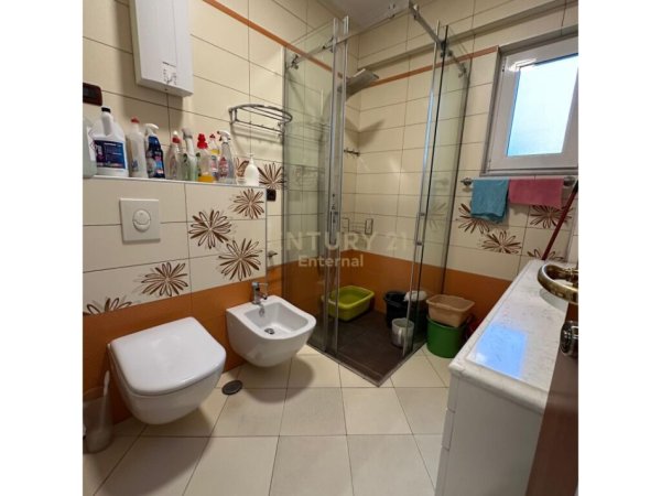 Tirane, jepet me qera apartament 3+1+Aneks Kati 1, 140 m² 1.800 € (Bllok)