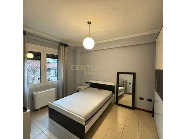 Tirane, jepet me qera apartament 3+1+Aneks Kati 1, 140 m² 1.800 € (Bllok)