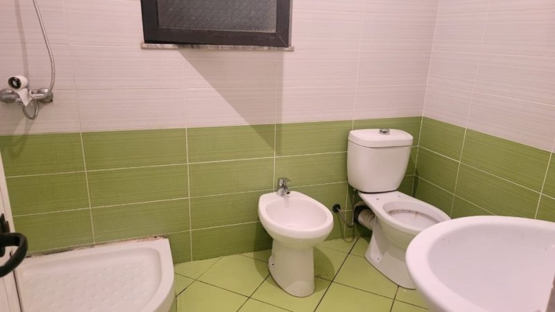 Jepet me Qera Apartament Bosh 2+1 ne Astir tek (2 Palmat),   80 m² 350 €uro