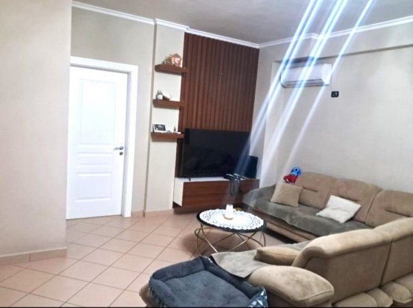 Tirane, jepet me qera apartament 2+1+Ballkon Kati 2, 85 m² 700 € (Kodra e Dielli/Rr.Teodor Ruzvelt)