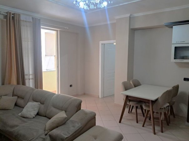 Tirane, jepet me qera apartament 2+1+Ballkon Kati 2, 85 m² 700 € (Kodra e Dielli/Rr.Teodor Ruzvelt)