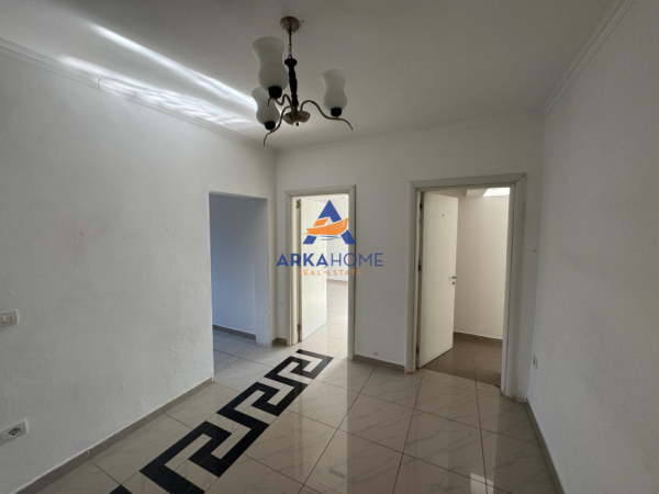 Tirane, jepet me qera zyre Kati 1, 100 m² 800 € (MINE PEZA)