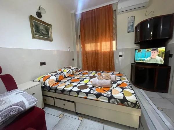 Tirane, jepet me qera apartament 1+1 Kati 2, 48 m² 430 € (Rruga 5 maji prane qendres tregtare concord)