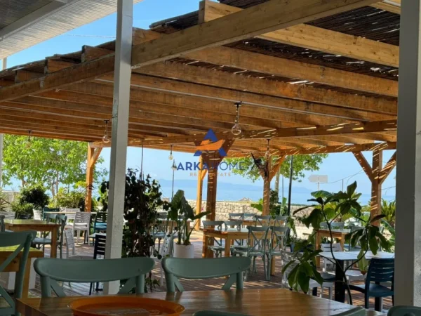 Vlore, jepet me qera bar-resorant Kati 0, 400 m² 30.000 € (HIMARE)