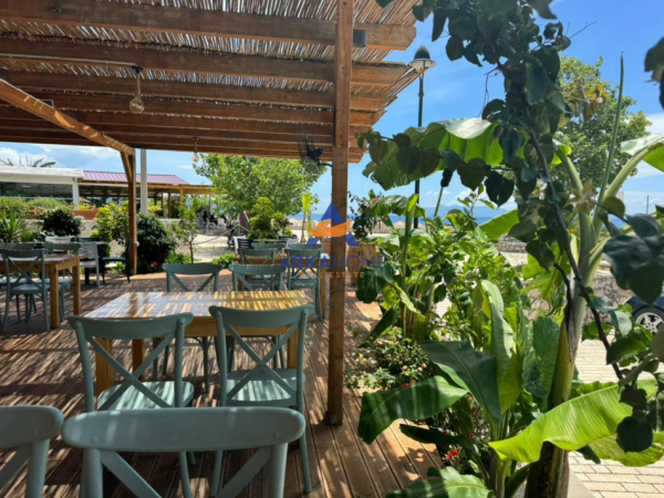 Vlore, jepet me qera bar-resorant Kati 0, 400 m² 35.000 € (HIMARE)