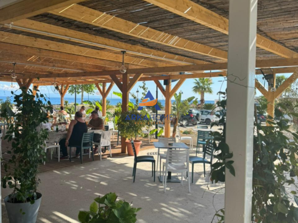 Vlore, jepet me qera bar-resorant Kati 0, 400 m² 35.000 € (HIMARE)