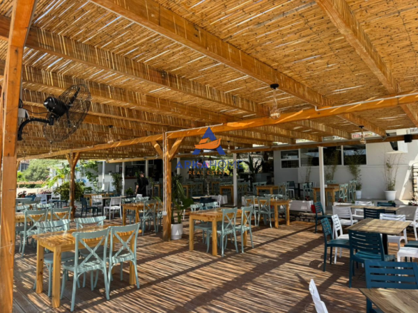 Vlore, jepet me qera bar-resorant Kati 0, 400 m² 35.000 € (HIMARE)