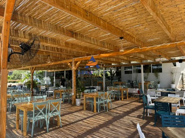 Vlore, jepet me qera bar-resorant Kati 0, 400 m² 30.000 € (HIMARE)