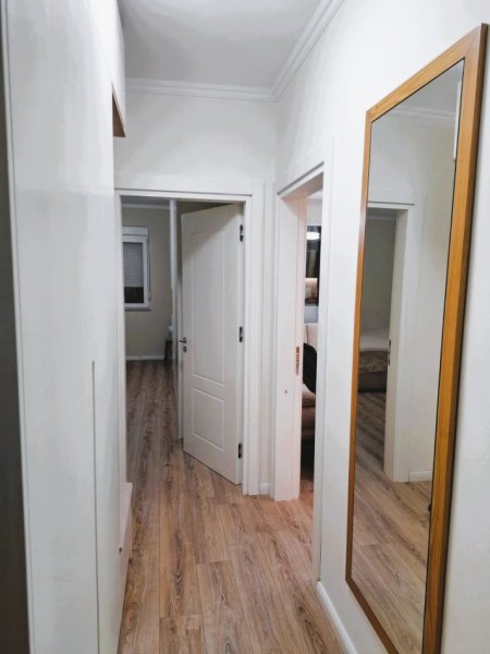 Tirane, shes apartament 1+1+Ballkon Kati 3, 74 m² 160.000 € (Rruga Sali Butka, pranë Square 21 dhe Kompleksit Delijorgji)