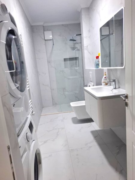 Tirane, shes apartament 1+1+Ballkon Kati 3, 74 m² 160.000 € (Rruga Sali Butka, pranë Square 21 dhe Kompleksit Delijorgji)