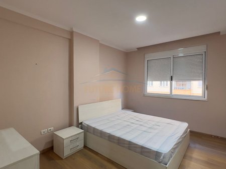 Tirane, jepet me qera apartament 1+1+Ballkon Kati 2, 67 m² 400 € (Kompleksi Fratari)