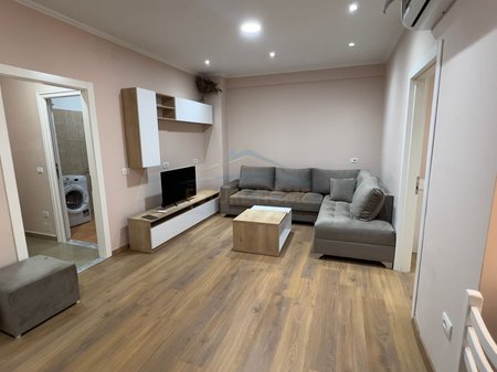 Tirane, jepet me qera apartament 1+1+Ballkon Kati 2, 67 m² 400 € (Kompleksi Fratari)