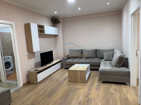 Tirane, jepet me qera apartament 1+1+Ballkon Kati 2, 67 m² 400 € (Kompleksi Fratari)