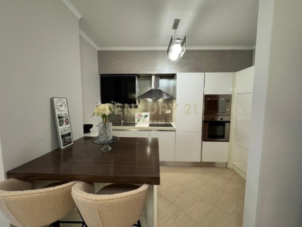 Tirane, jepet me qera apartament 2+1 Kati 6, 124 m² 1.500 € (Prane Rruges se Elbasanit)