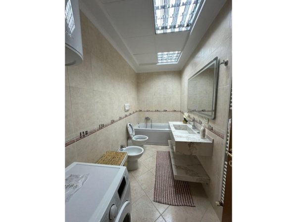 Tirane, jepet me qera apartament 2+1 Kati 6, 124 m² 1.500 € (Prane Rruges se Elbasanit)