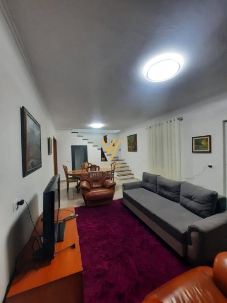 Tirane, jepet me qera apartament 2+1+Ballkon Kati 0, 95 m² 800 € (QENDER)