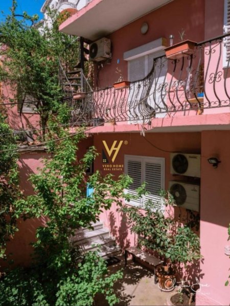 Tirane, jepet me qera apartament 2+1+Ballkon Kati 0, 95 m² 800 € (QENDER)