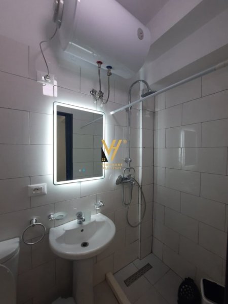 Tirane, jepet me qera apartament 2+1+Ballkon Kati 0, 95 m² 800 € (QENDER)