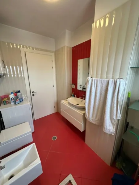 Tirane, shitet apartament 2+1+Ballkon , 92 m² 150.000 € (Unaza e Re)