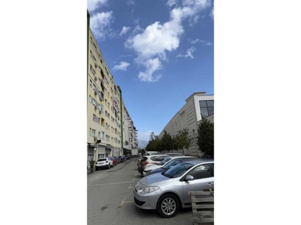Tirane, jepet me qera ambjent biznesi Kati 0, 300 m² 1.950 € (Kthesa e Kamzes , Perballe Terminalit te Tiranes)