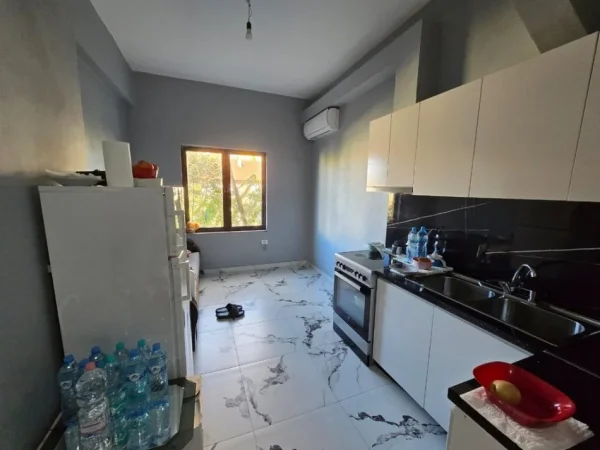 Tirane, shitet apartament 1+1+Ballkon Kati 3, 47 m² 