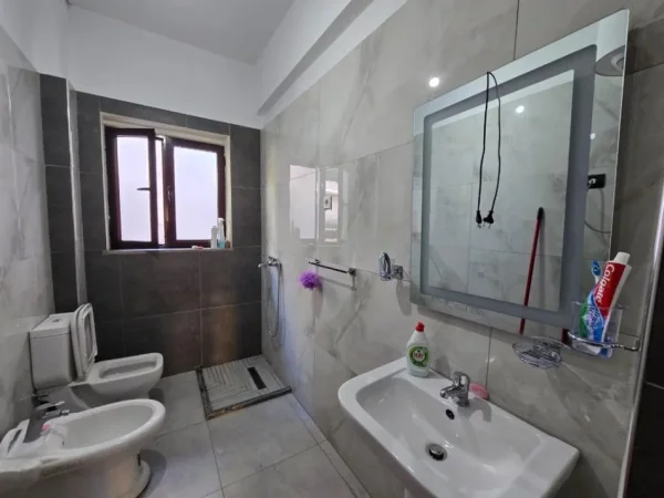 Tirane, shitet apartament 1+1+Ballkon Kati 3, 47 m² 