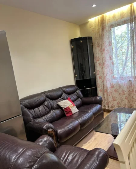 Tirane, jepet me qera apartament 2+1 Kati 4, 550 € 