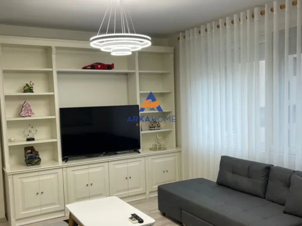 Tirane, jepet me qera apartament 1+1+Ballkon Kati 8, 70 m² 1.000 € (RRUGA E KOSOVAREVE)