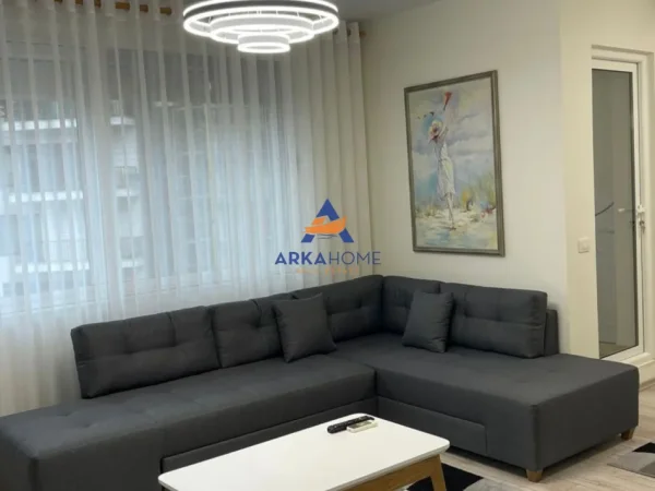 Tirane, jepet me qera apartament 1+1+Ballkon Kati 8, 70 m² 1.000 € (RRUGA E KOSOVAREVE)