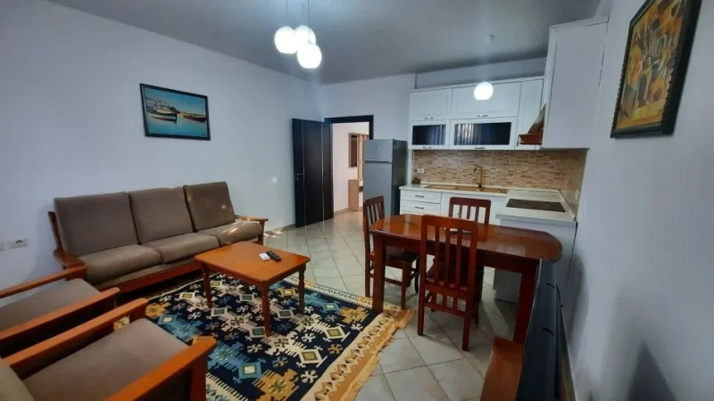 Tirane, jepet me qera apartament 2+1 Kati 2, 650 € 