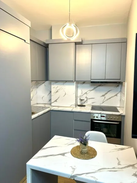 Shqiperi, jepet me qera apartament 1+1 , 40 m² 500 € (prane kompleksit kontakt)