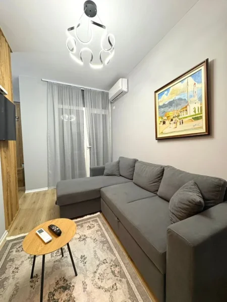 Shqiperi, jepet me qera apartament 1+1 , 40 m² 500 € (prane kompleksit kontakt)