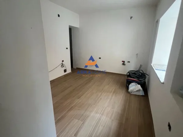 Tirane, jepet me qera ambjent biznesi Kati 0, 50 m² 600 € (SHESHI WILLSON)