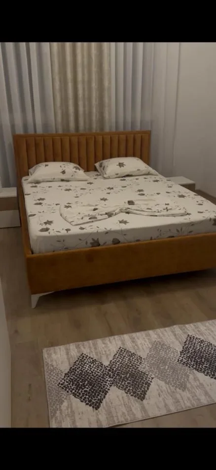 Tirane, jepet me qera apartament 2+1+Ballkon Kati 4, 97 m² 450 € (univers city)