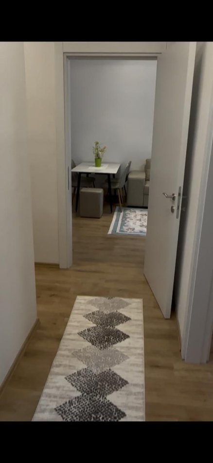 Tirane, jepet me qera apartament 2+1+Ballkon Kati 4, 97 m² 450 € (univers city)